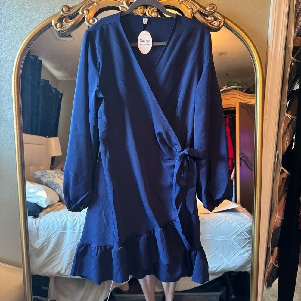 Size large wrap dress - Picture 2 of 7